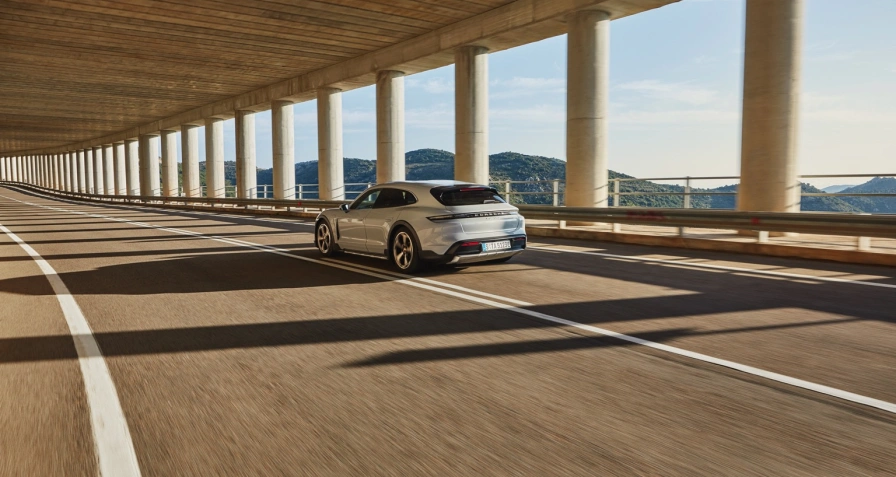 Porsche Taycan 4 Cross Turismo
