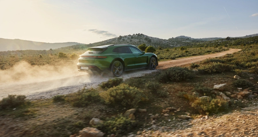 Porsche Taycan Turbo S Cross Turismo