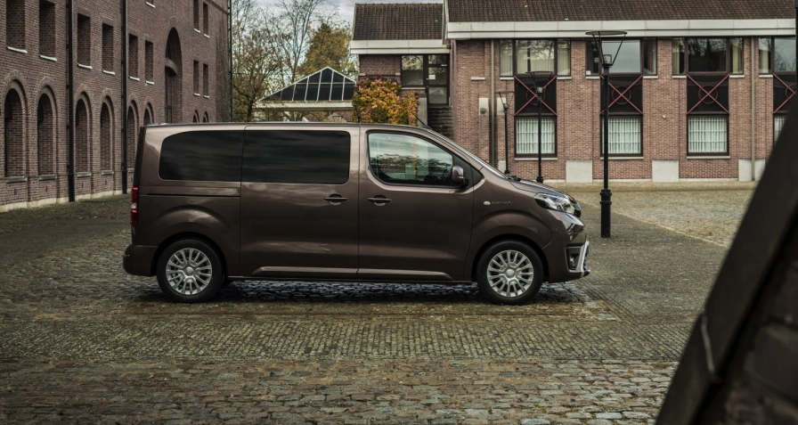 Toyota PROACE Shuttle M 50 kWh