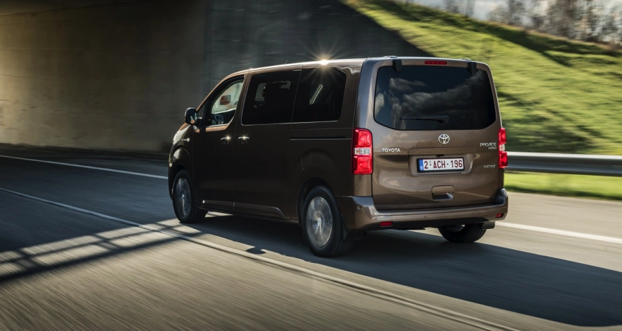 Toyota PROACE Shuttle M 75 kWh