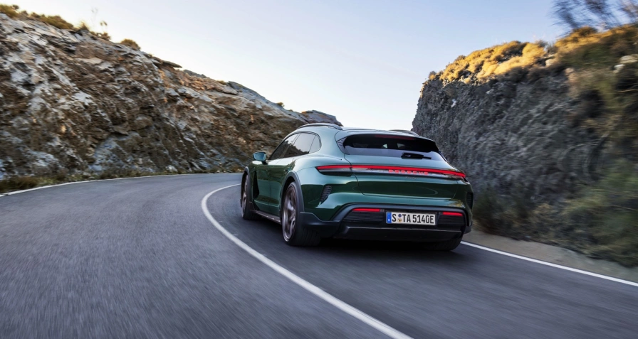Porsche Taycan Turbo S Cross Turismo