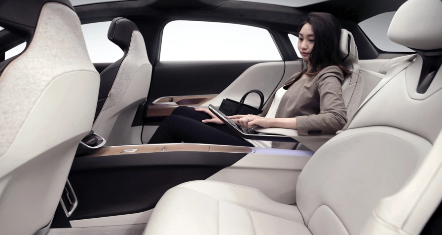 Lucid Air Pure RWD