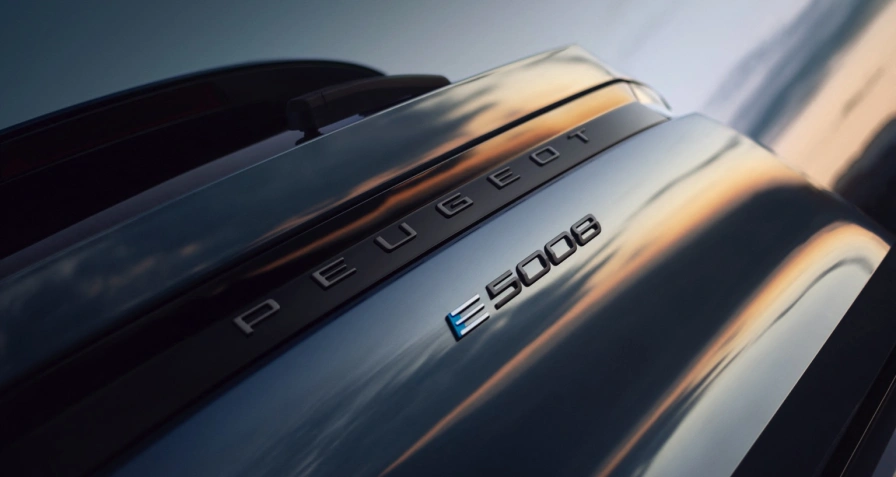 Peugeot e-5008 73 kWh Dual Motor
