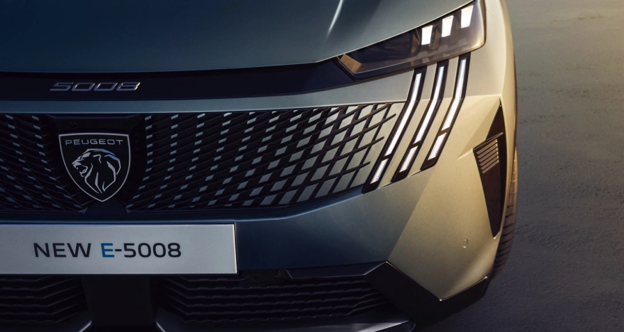 Peugeot e-5008 97 kWh Long Range