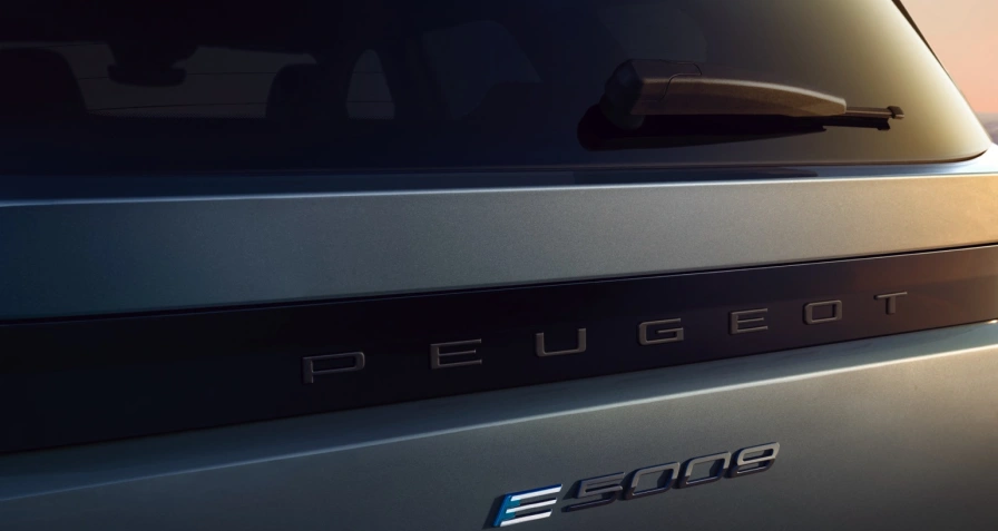 Peugeot e-5008 97 kWh Long Range