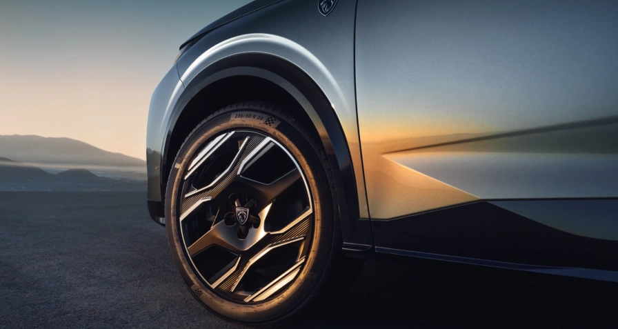 Peugeot e-5008 97 kWh Long Range