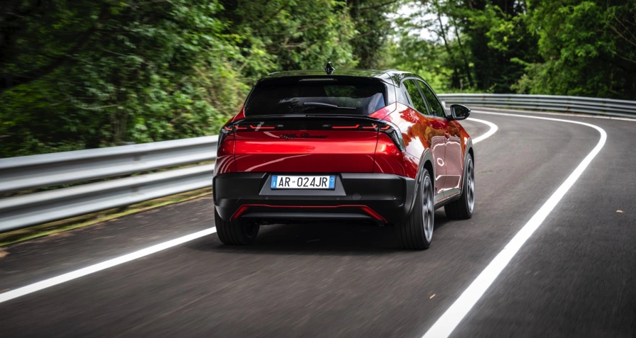 Alfa Romeo Junior Elettrica 54 kWh