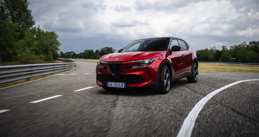 Alfa Romeo Junior Elettrica 54 kWh