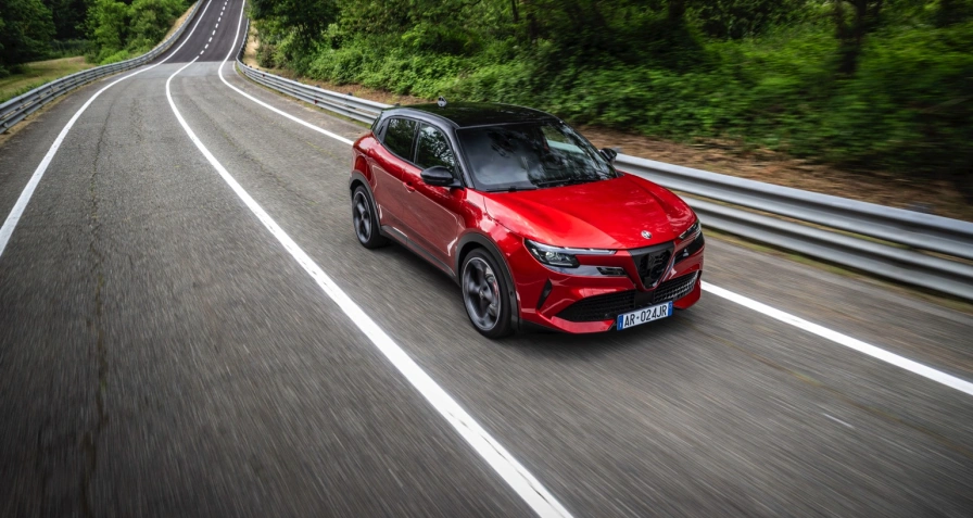 Alfa Romeo Junior Elettrica 54 kWh Veloce