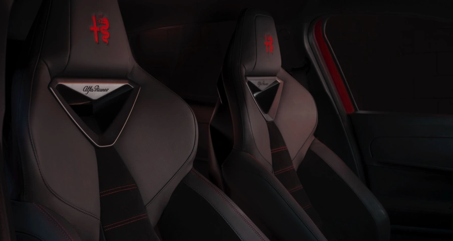Alfa Romeo Junior Elettrica 54 kWh Veloce