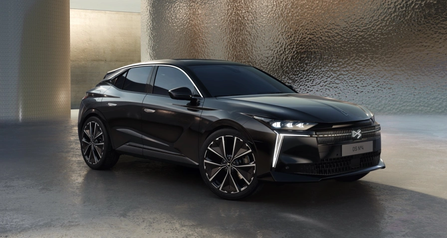 DS Automobiles N°4 E-Tense