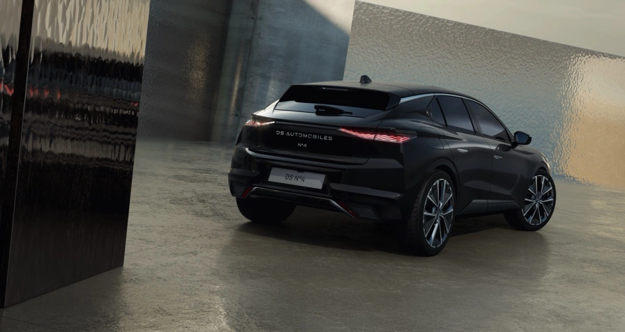 DS Automobiles N°4 E-Tense