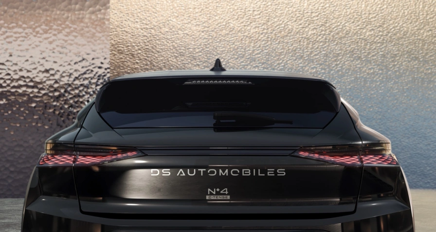DS Automobiles N°4 E-Tense