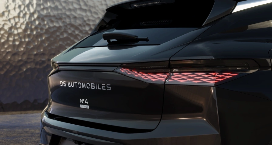 DS Automobiles N°4 E-Tense