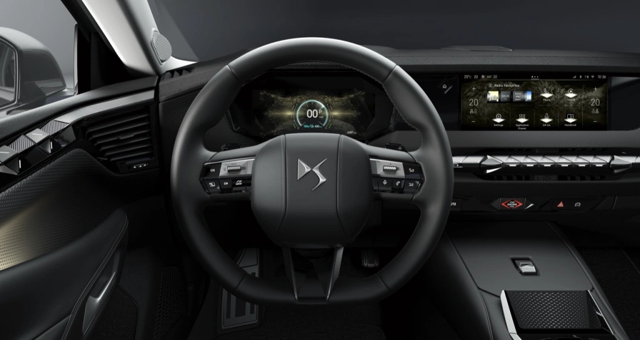 DS Automobiles N°4 E-Tense