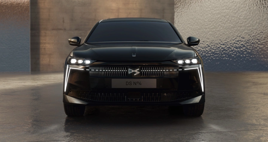 DS Automobiles N°4 E-Tense