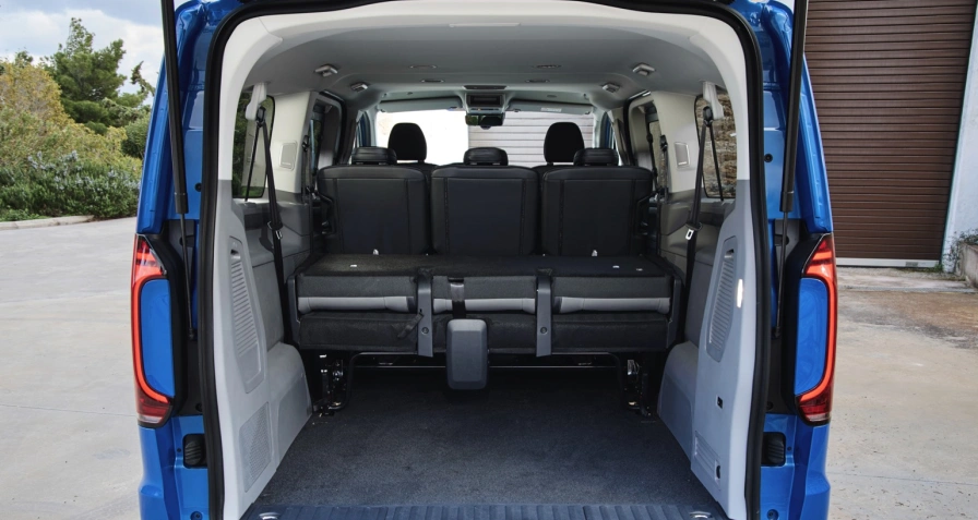 Volkswagen e-Transporter Kombi L2 100 kW 64 kWh