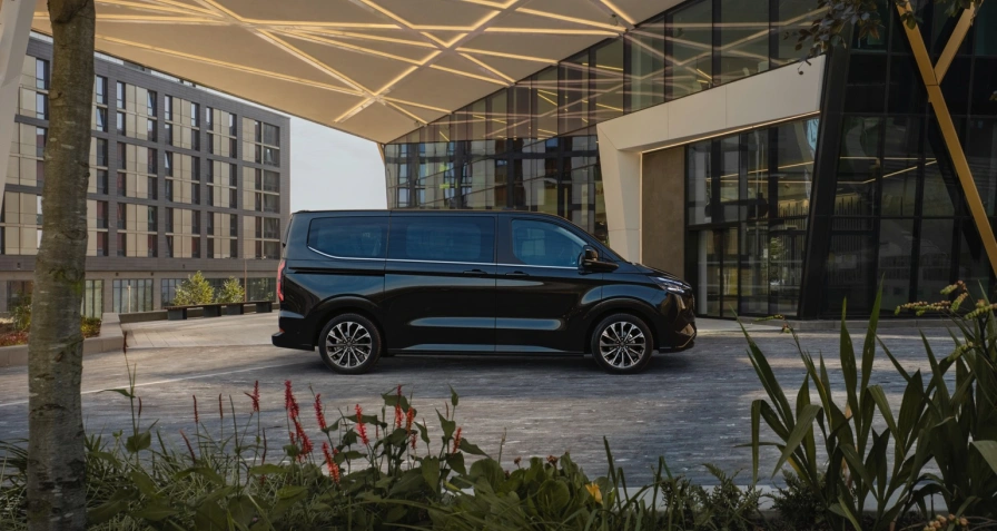 Ford e-Tourneo Custom L1 210 kW RWD