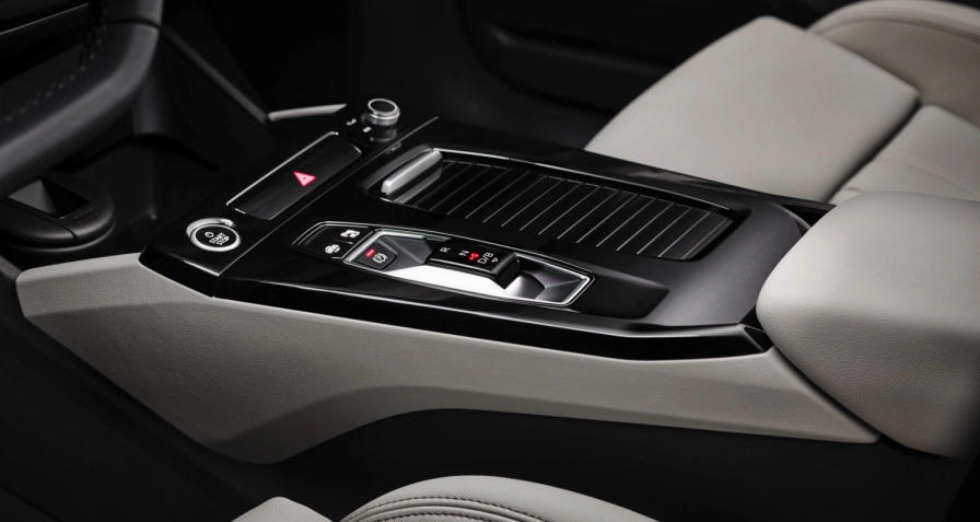Audi Q6 SUV e-tron quattro (MY26)