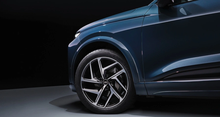 Audi Q6 SUV e-tron quattro (MY26)