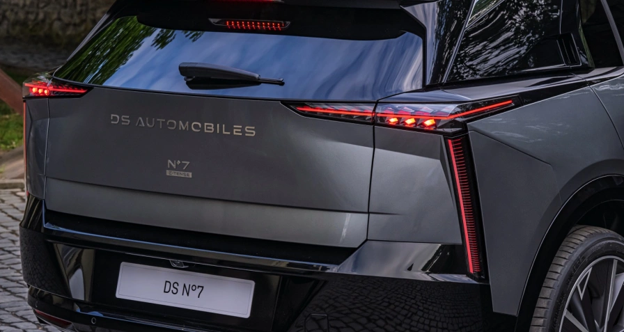 DS Automobiles N°7 FWD Long Range