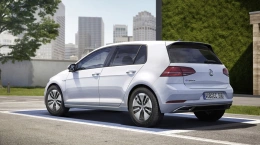 Volkswagen e-Golf. Elbilen som normaliserte det elektriske skiftet