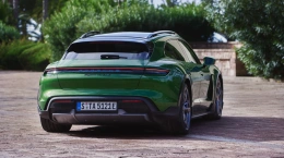 Porsche Taycan Turbo S Cross Turismo