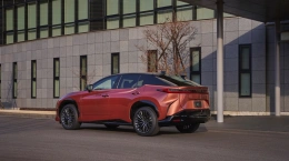 Lexus RZ
