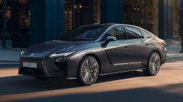 Lexus ES elektrisk: En rolig revolusjon i luksussedanklassen