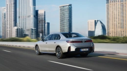 BMW i7