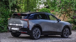 DS N°7: 740 km rekkevidde og fransk komfort – men lader den raskt nok for 2026?
