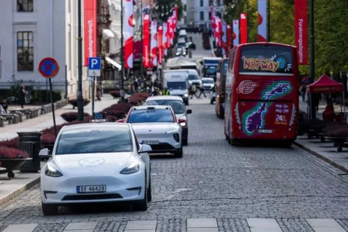 Elbilen er blitt hverdagsbil – men OFV-tallene viser nye bekymringer i markedet