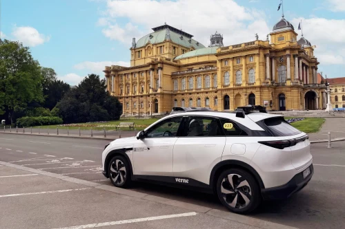 Zagreb åpner for førerløse robotaxi-turer med passasjerer