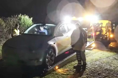 Hva skjer egentlig når elbilen viser 0 prosent batteri? Motor og NAF testet 24 biler til totalstopp