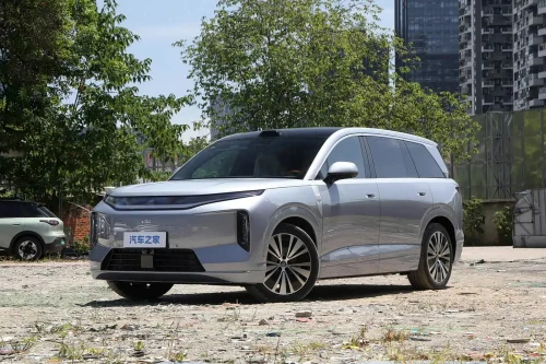 BYD lanserer flaggskip-SUV med 950 km rekkevidde — og 150 000 forhåndsbestillinger