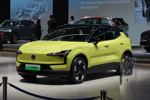 Volvo tilbakekaller EX30 i Kina etter funn av batteririsiko