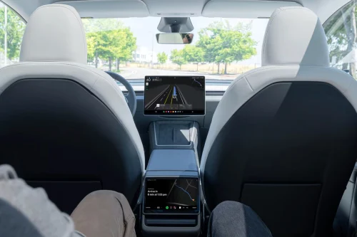 Nesten 7 000 Tesla-eiere i Nederland krever oppgjør etter brutte FSD-løfter