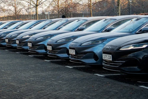 BYD doblet nesten salget i Europa på ett år – og første bil designet for europeere er en hybrid