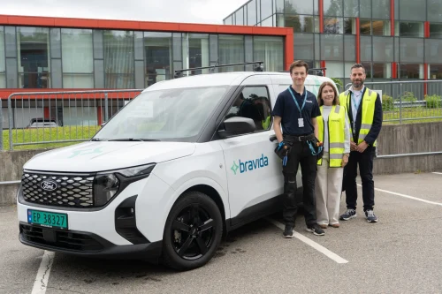 Bravida har over 800 elbiler i drift – nå er mer enn halvparten av servicebilene elektriske