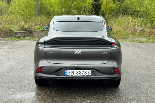 Elbil på Autobahn: Hva skjer egentlig med rekkevidden når fartsgrensen forsvinner?