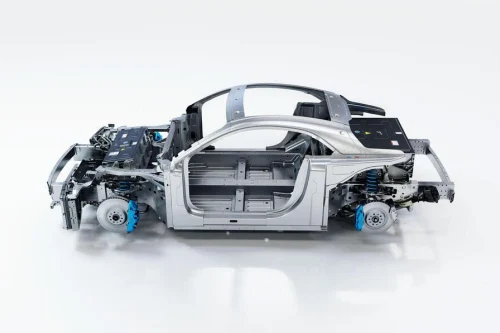 Alpine viser frem el-prototypen av neste A110 på Goodwood – med to batteripakker og bredere spor