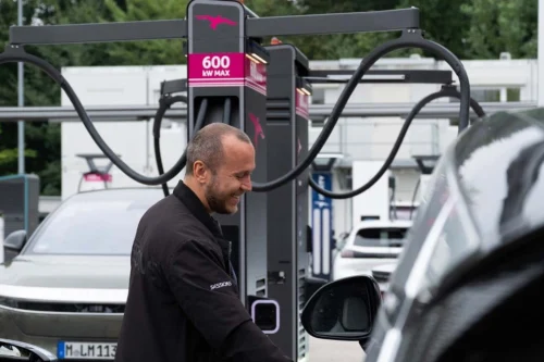 Ionity åpner sin første 600 kW-lader i Sverige – nesten dobbelt så rask som før