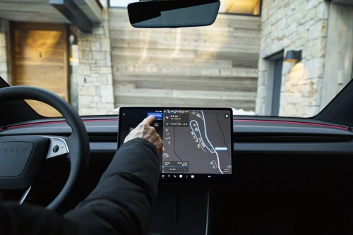 Tesla skal lære seg dine kjørevaner – Musk varsler personlig tilpasning av FSD
