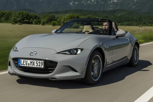 Mazda-sjefen bekrefter: Neste MX-5 utvikles med mulighet for elektrisk drift – og ingeniørene sloss for å holde vekten under 1 200 kg
