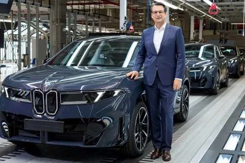 BMW kutter 8 000 kontorjobber etter kraftig resultatfall – elbilene holder koken i Europa
