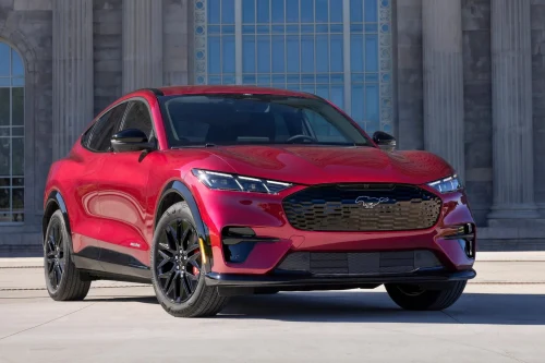 Ford tilbakekaller 86 000 Mustang Mach-E: limet på karosserilister kan svikte