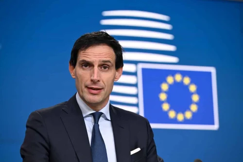 EU åpner smutthull i 2035-forbudet mot bensin- og dieselbiler – men de fleste forsvinner likevel
