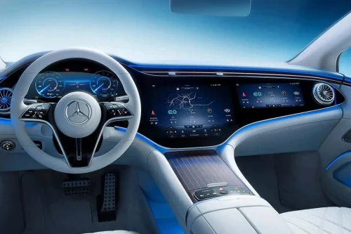 Mercedes-sjef innrømmer: – Bilindustrien gikk for langt med å fjerne knapper