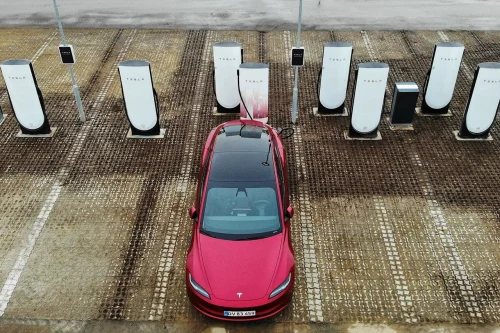 Tesla oppgraderer Supercharger til 500 kW – men det er konkurrentenes biler som vinner
