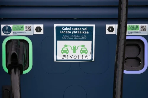 Nesten halvparten av nye biler i Finland er elbiler – og veksten akselererer